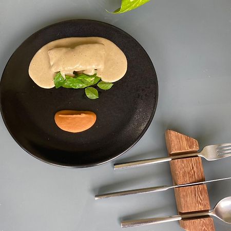 Hotel Makaabá Eco-Boutique Bacalar Esterno foto A plate of food prepared by a culinary artist