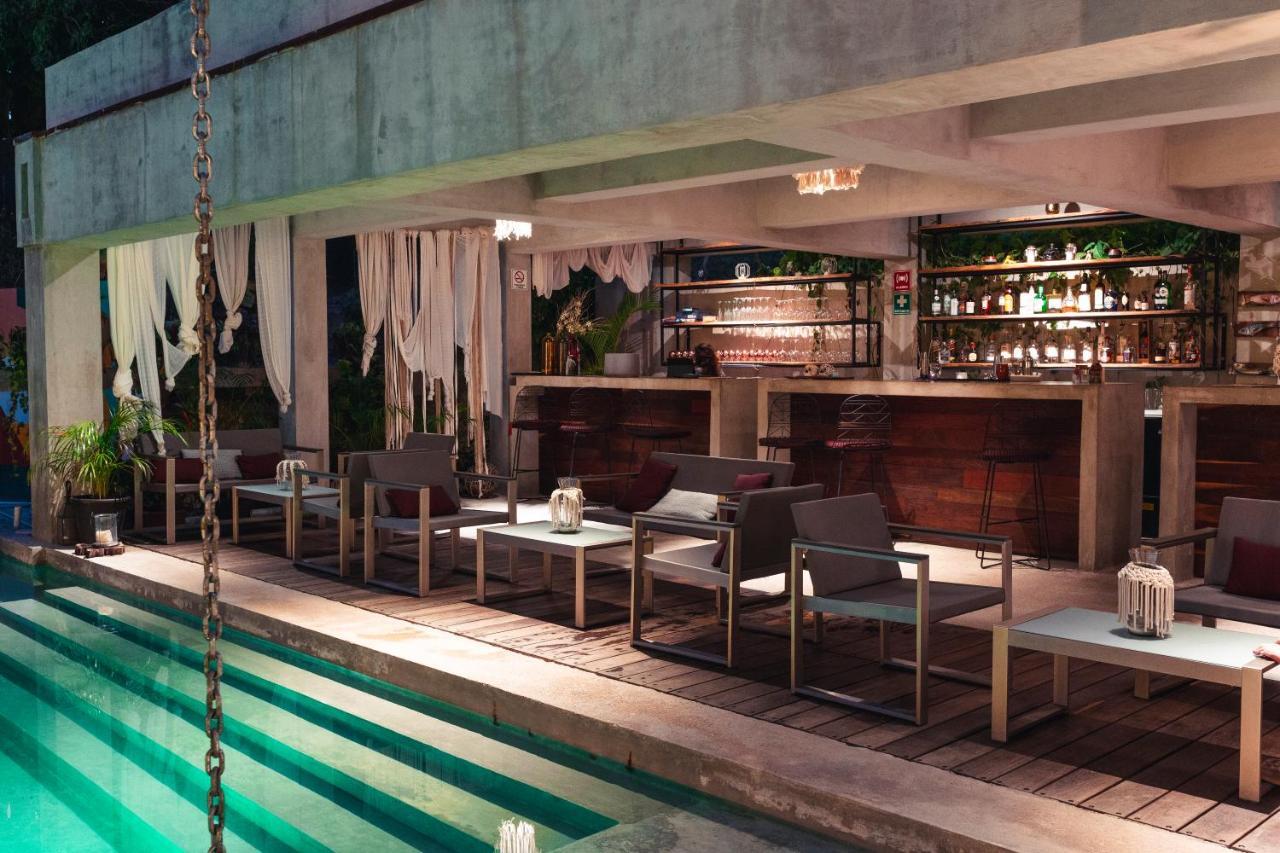 Hotel Makaabá Eco-Boutique Bacalar Esterno foto The bar at the rooftop pool