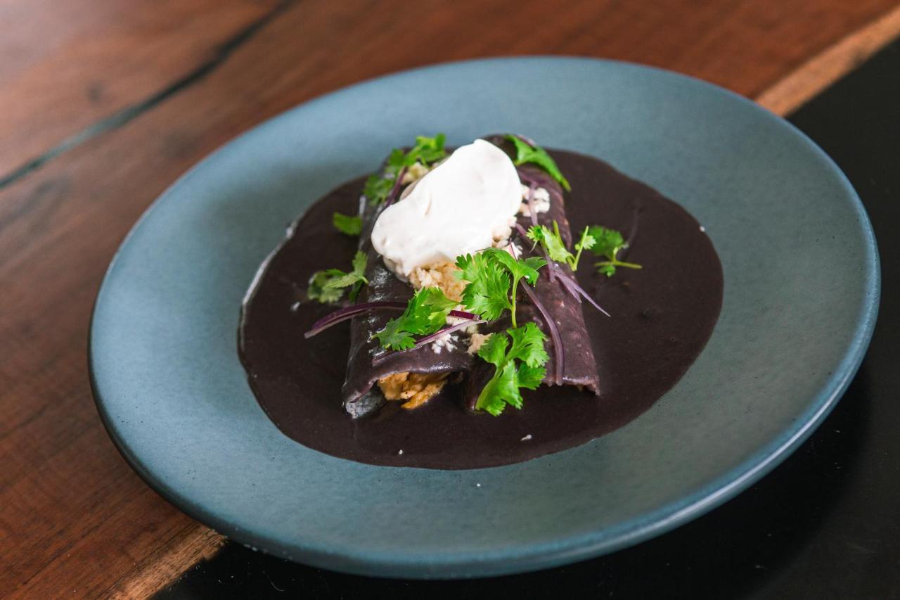 Hotel Makaabá Eco-Boutique Bacalar Esterno foto A plate of mole negro