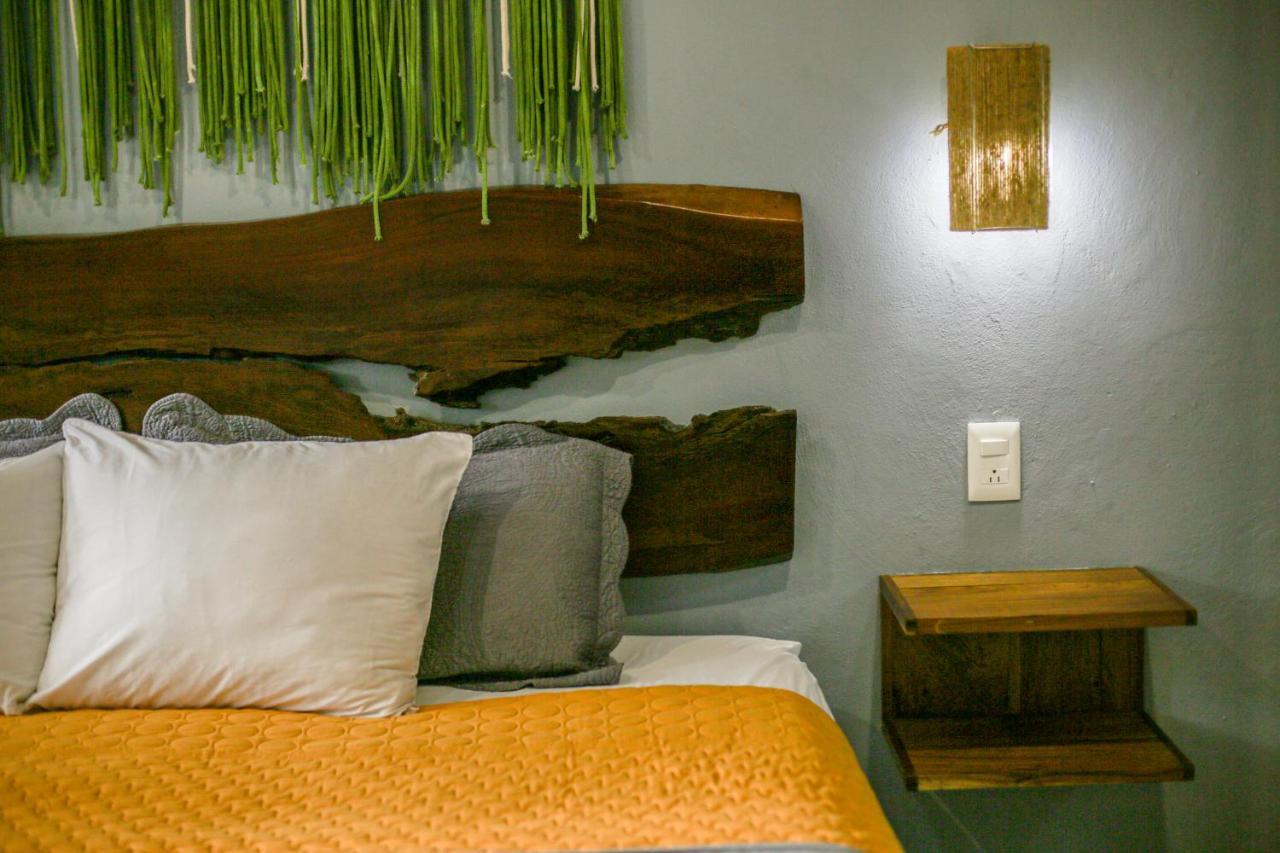 Hotel Makaabá Eco-Boutique Bacalar Esterno foto A wall-mounted light