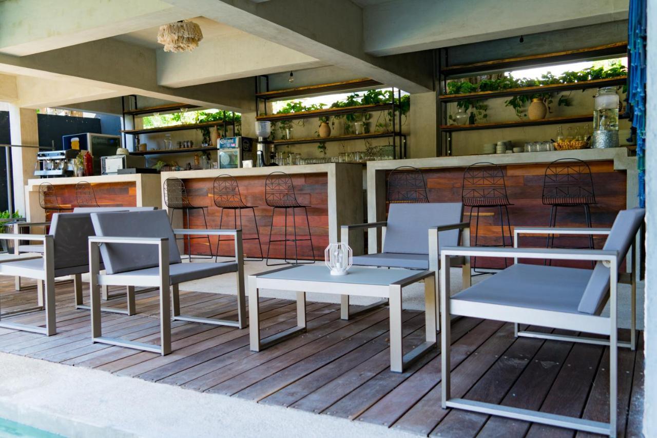 Hotel Makaabá Eco-Boutique Bacalar Esterno foto The bar at the rooftop pool
